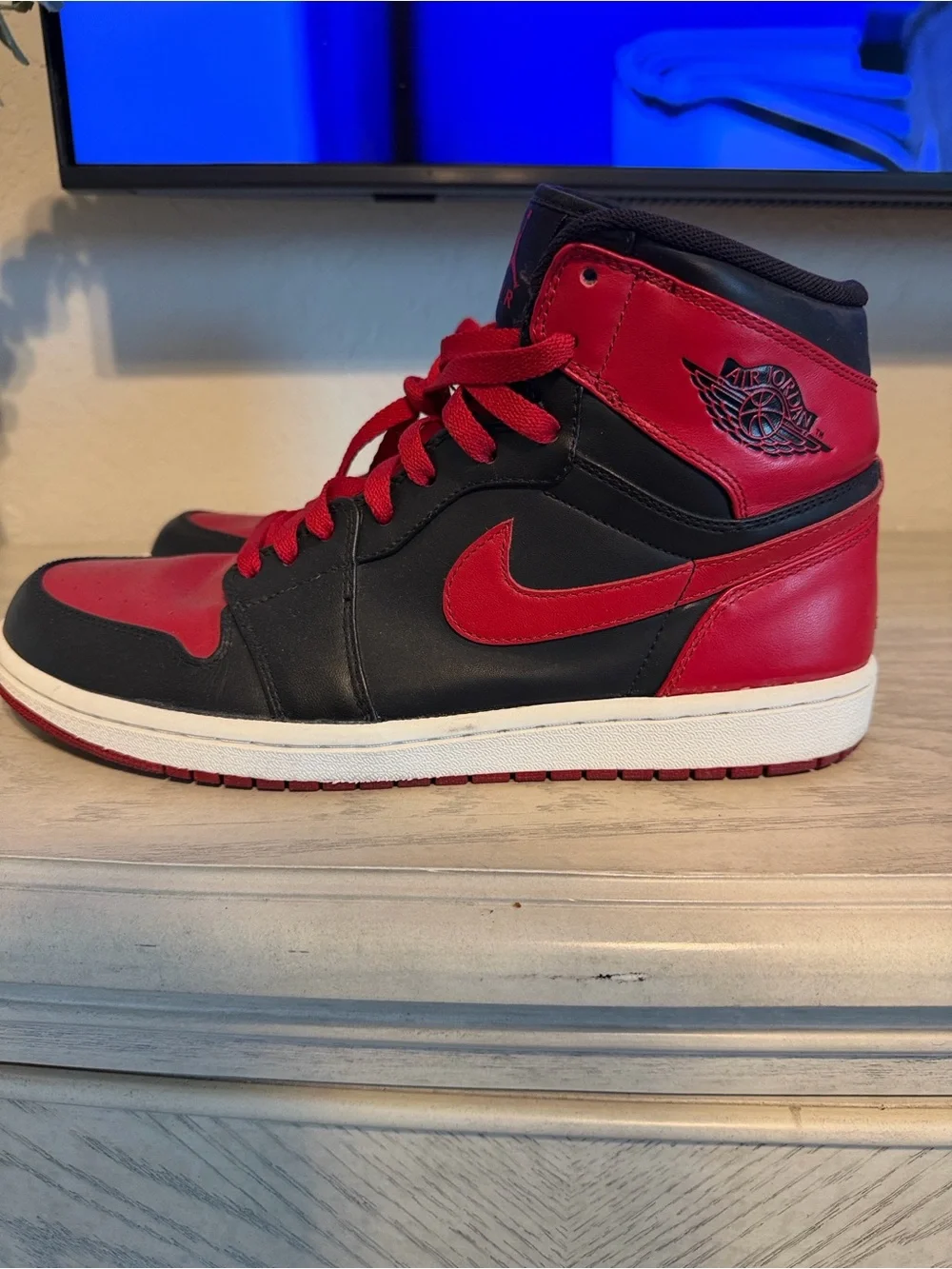 Excellent condition Mens Jordan Black/Red Jordan 1 High Top Shoes